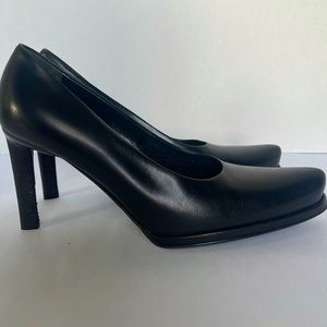 Prada Black Leather Vintage Pumps